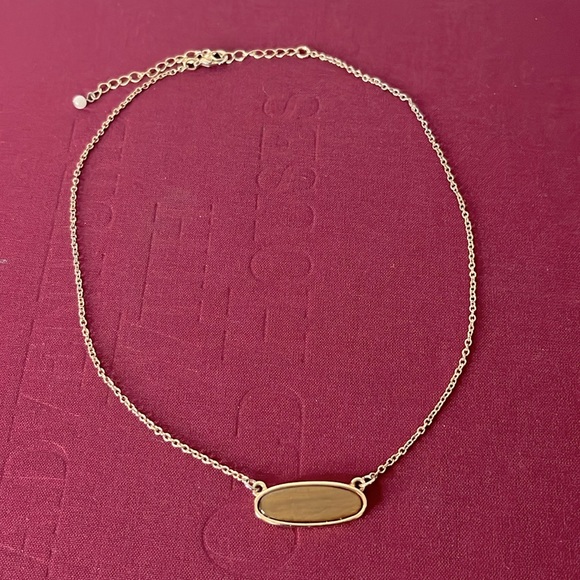 Jewelry - VTG Gold Tone Oval Brown Stone Pendant Necklace